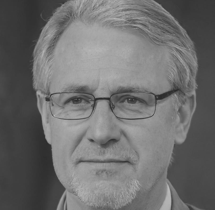 Retrato de estudiante satisfecho